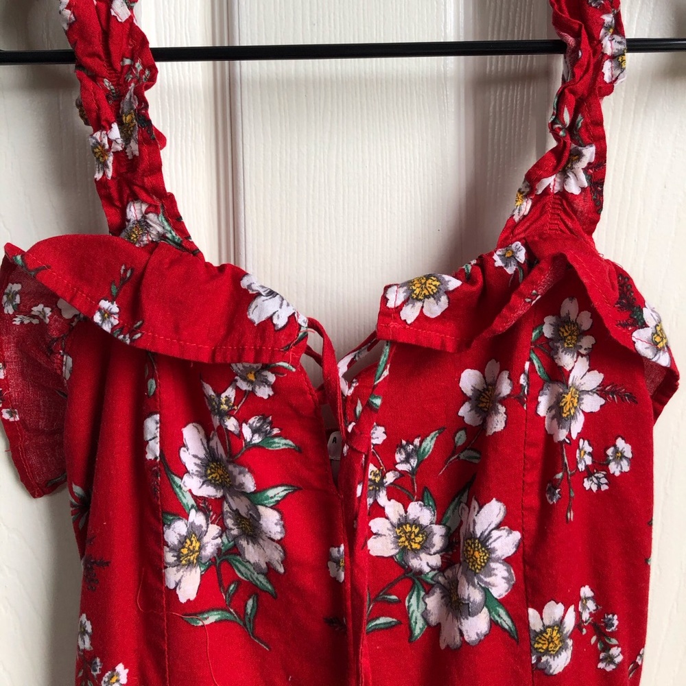 Cute floral sundress!